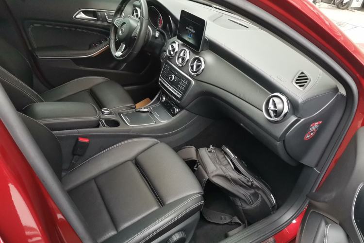 Used Mercedes-Benz GLA 2017 GLA 220 4MATIC Fashion Model Right Front Seat