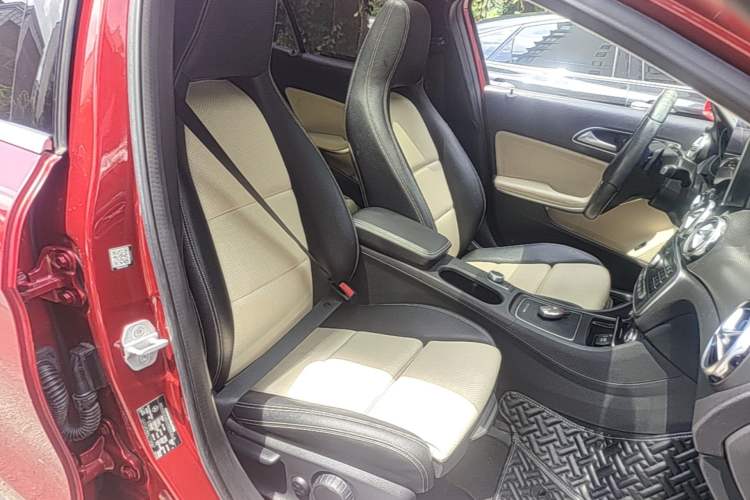 Used Mercedes-Benz GLA 2017 GLA 200 Fashion Model Right Front Seat
