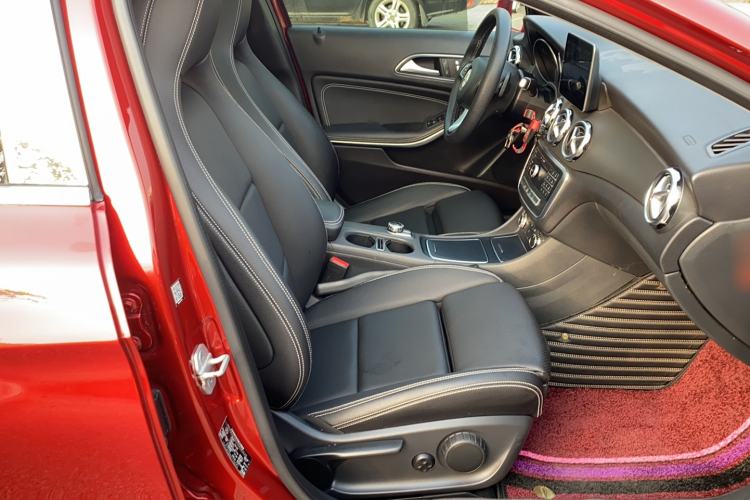 Used Mercedes-Benz GLA 2017 GLA 200 Sport Edition Right Front Seat
