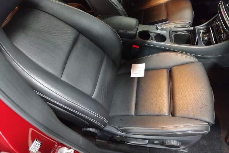 Used Mercedes-Benz GLA 2017 GLA 220 4MATIC Fashion Model Right Front Seat