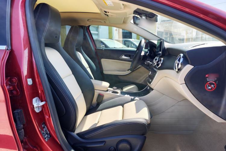 Used Mercedes-Benz GLA 2017 GLA 200 Sport Edition Right Front Seat