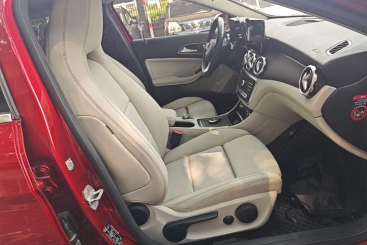 Used Mercedes-Benz GLA 2017 GLA 200 Sport Edition Right Front Seat