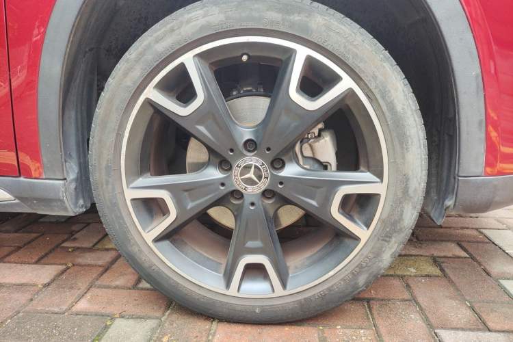 Used Mercedes-Benz GLA 2017 GLA 220 4MATIC Fashion Model Right Front Wheel Hub