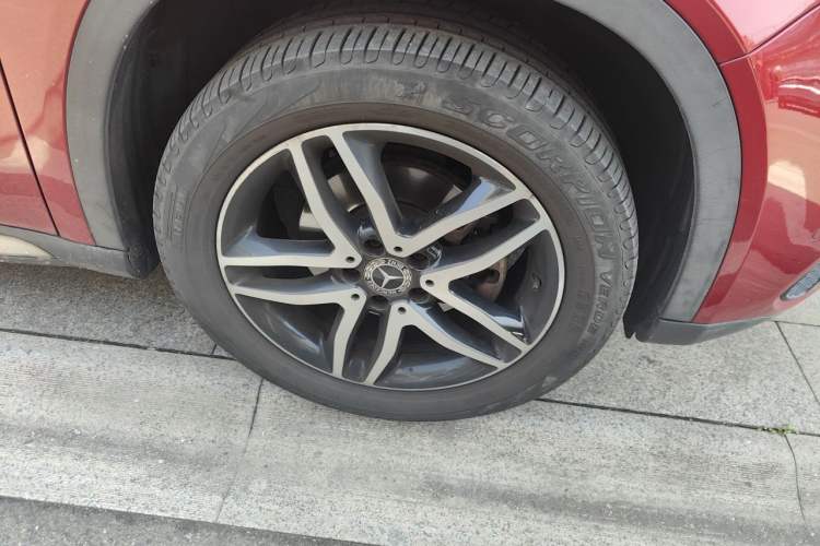Used Mercedes-Benz GLA 2017 GLA 200 Fashion Model Right Front Wheel Hub