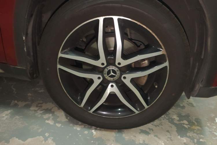 Used Mercedes-Benz GLA 2017 GLA 200 Fashion Model Right Front Wheel Hub