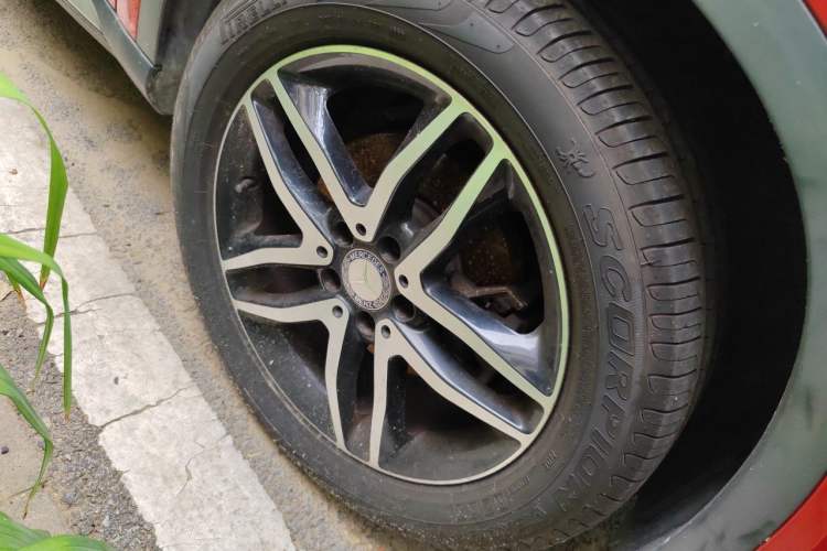 Used Mercedes-Benz GLA 2017 GLA 200 Sport Edition Right Front Wheel Hub