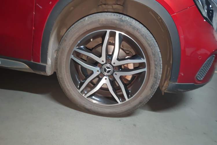 Used Mercedes-Benz GLA 2017 GLA 200 Fashion Model Right Front Wheel Hub