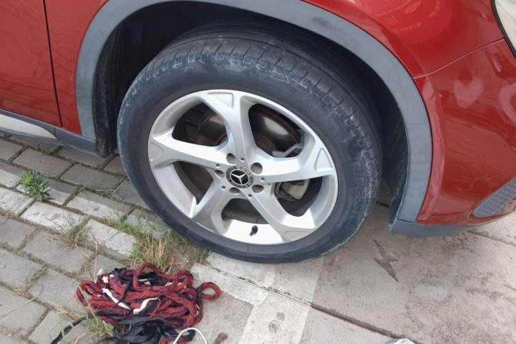 Used Mercedes-Benz GLA 2017 GLA 200 Sport Edition Right Front Wheel Hub