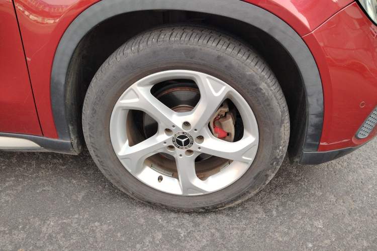 Used Mercedes-Benz GLA 2017 GLA 200 Sport Edition Right Front Wheel Hub