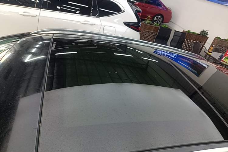 Used Mercedes-Benz GLA 2017 GLA 200 Fashion Model Roof