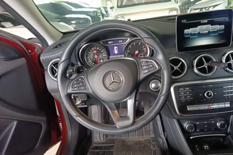 Used Mercedes-Benz GLA 2017 GLA 200 Fashion Model Steering Wheel