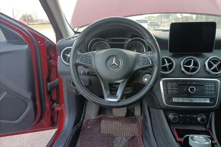 Used Mercedes-Benz GLA 2017 GLA 200 Sport Edition Steering Wheel