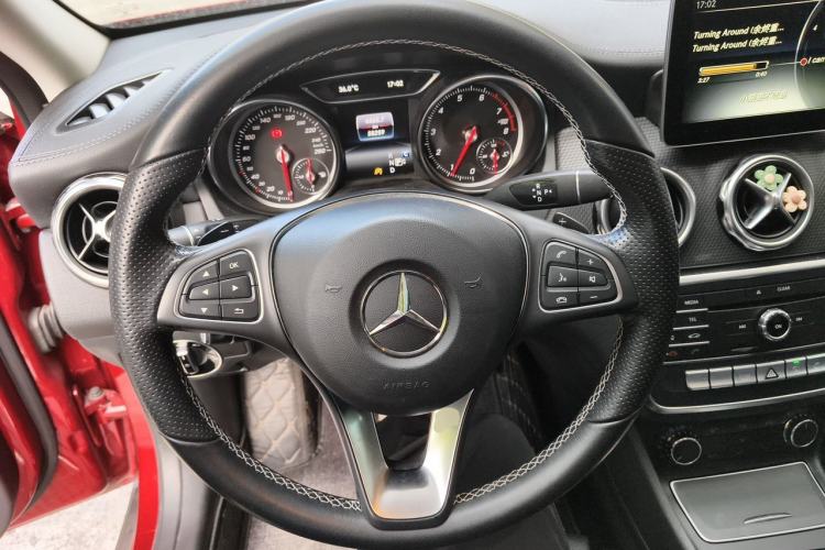 Used Mercedes-Benz GLA 2017 GLA 200 Fashion Model Steering Wheel