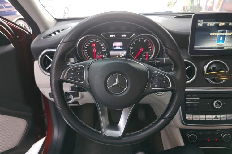Used Mercedes-Benz GLA 2017 GLA 220 4MATIC Fashion Model Steering Wheel