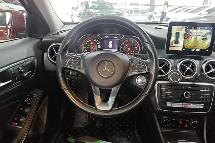 Used Mercedes-Benz GLA 2017 GLA 200 Sport Edition Steering Wheel
