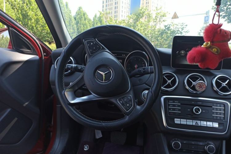 Used Mercedes-Benz GLA 2017 GLA 200 Fashion Model Steering Wheel
