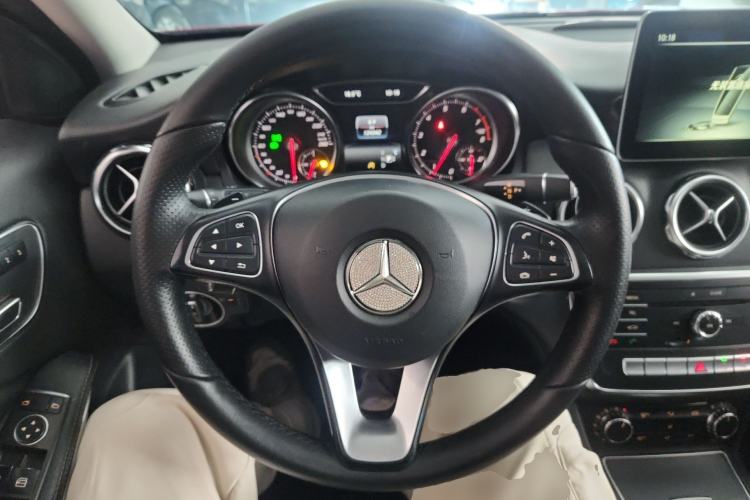 Used Mercedes-Benz GLA 2017 GLA 200 Sport Edition Steering Wheel