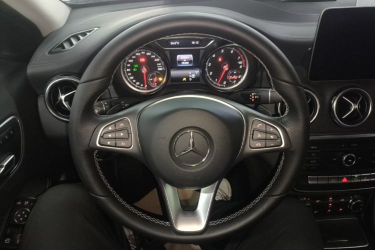 Used Mercedes-Benz GLA 2017 GLA 200 Fashion Model Steering Wheel