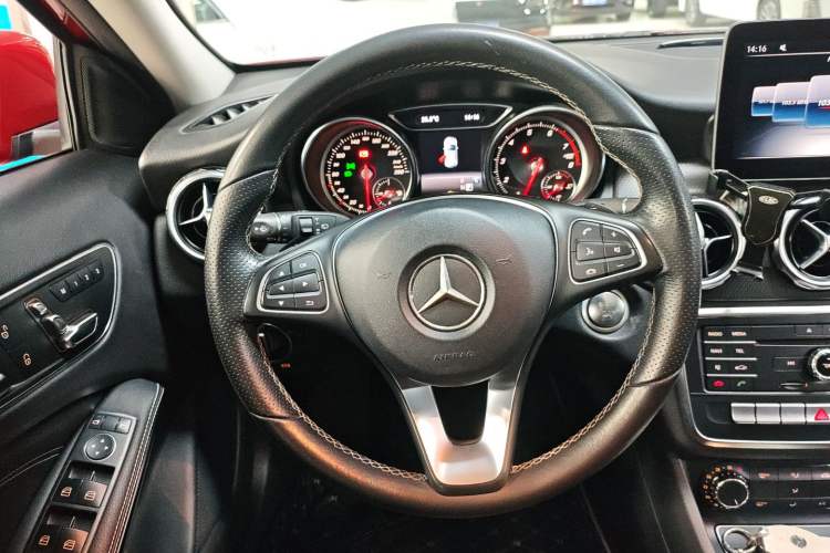 Used Mercedes-Benz GLA 2017 GLA 200 Sport Edition Steering Wheel