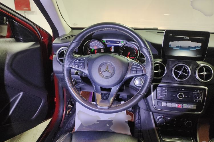 Used Mercedes-Benz GLA 2017 GLA 200 Sport Edition Steering Wheel