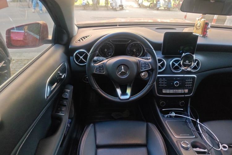 Used Mercedes-Benz GLA 2017 GLA 200 Sport Edition Steering Wheel