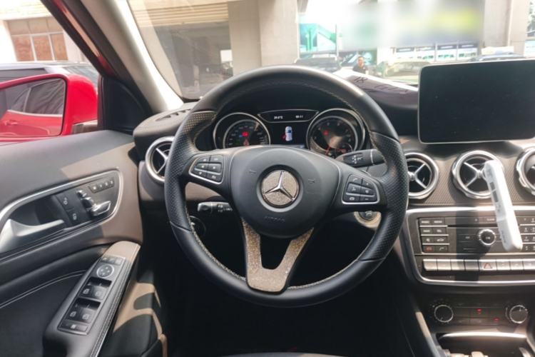 Used Mercedes-Benz GLA 2017 GLA 220 4MATIC Fashion Model Steering Wheel