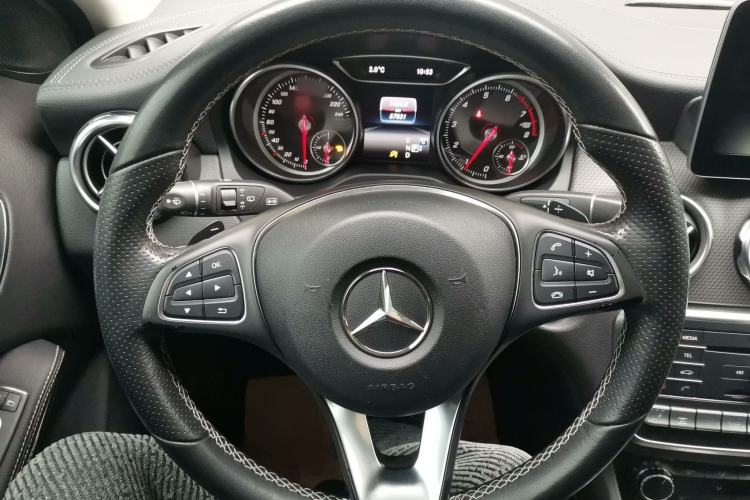 Used Mercedes-Benz GLA 2017 GLA 220 4MATIC Fashion Model Steering Wheel