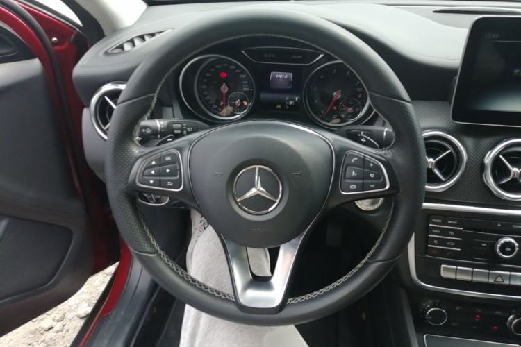 Used Mercedes-Benz GLA 2017 GLA 200 Fashion Model Steering Wheel