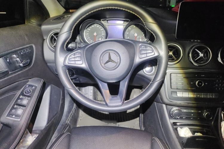 Used Mercedes-Benz GLA 2017 GLA 200 Sport Edition Steering Wheel