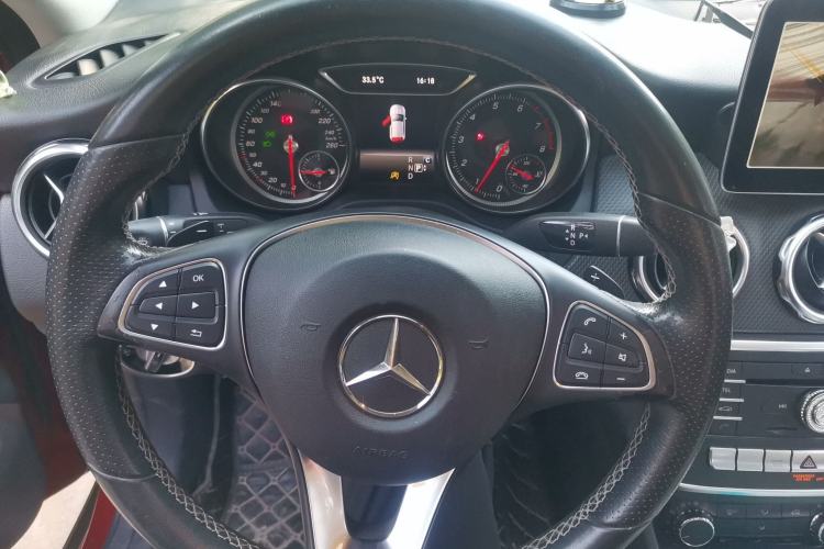 Used Mercedes-Benz GLA 2017 GLA 200 Sport Edition Steering Wheel