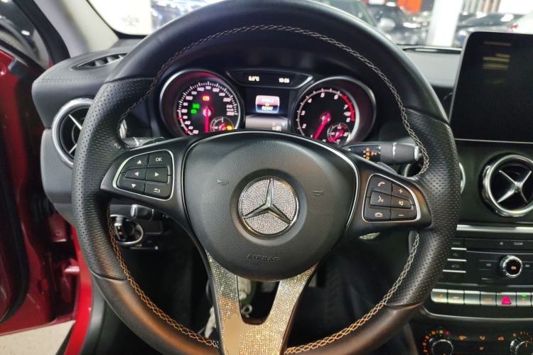 Used Mercedes-Benz GLA 2017 GLA 220 4MATIC Fashion Model Steering Wheel