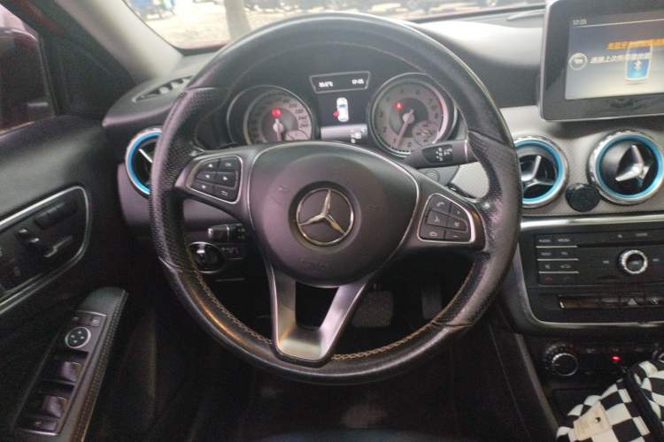 Used Mercedes-Benz GLA 2017 GLA 200 Sport Edition Steering Wheel