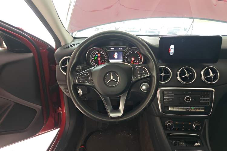 Used Mercedes-Benz GLA 2017 GLA 200 Fashion Model Steering Wheel