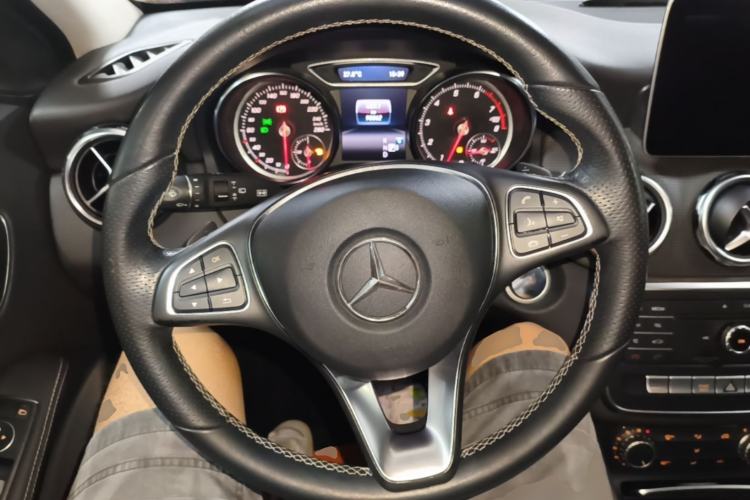 Used Mercedes-Benz GLA 2017 GLA 200 Sport Edition Steering Wheel