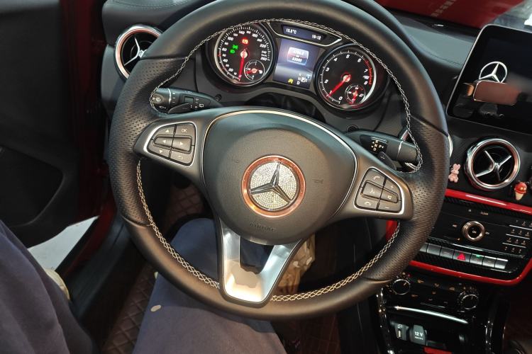 Used Mercedes-Benz GLA 2017 GLA 200 Fashion Model Steering Wheel