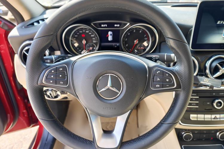 Used Mercedes-Benz GLA 2017 GLA 200 Sport Edition Steering Wheel