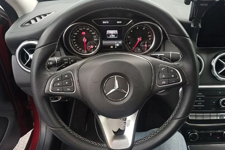 Used Mercedes-Benz GLA 2017 GLA 220 4MATIC Fashion Model Steering Wheel