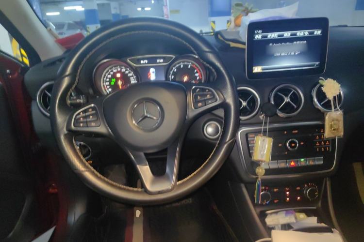 Used Mercedes-Benz GLA 2017 GLA 200 Fashion Model Steering Wheel