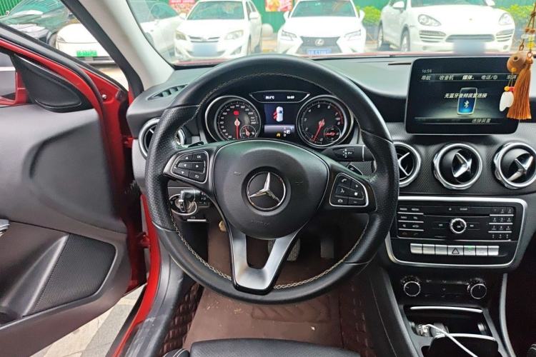 Used Mercedes-Benz GLA 2017 GLA 200 Sport Edition Steering Wheel