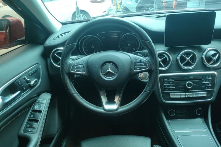 Used Mercedes-Benz GLA 2017 GLA 200 Fashion Model Steering Wheel