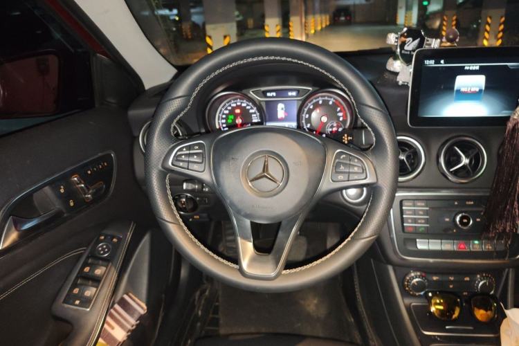 Used Mercedes-Benz GLA 2017 GLA 200 Sport Edition Steering Wheel