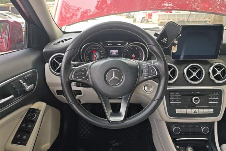 Used Mercedes-Benz GLA 2017 GLA 200 Sport Edition Steering Wheel