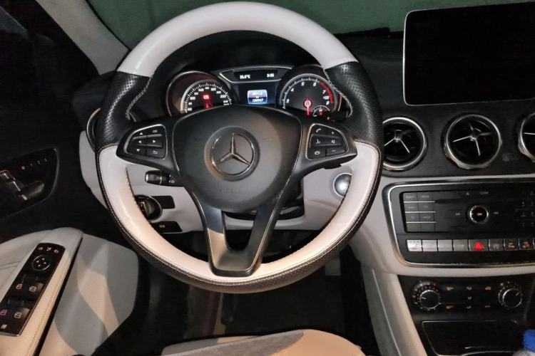 Used Mercedes-Benz GLA 2017 GLA 220 4MATIC Fashion Model Steering Wheel