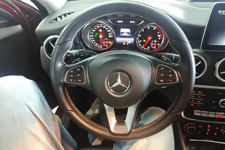 Used Mercedes-Benz GLA 2017 GLA 200 Sport Edition Steering Wheel