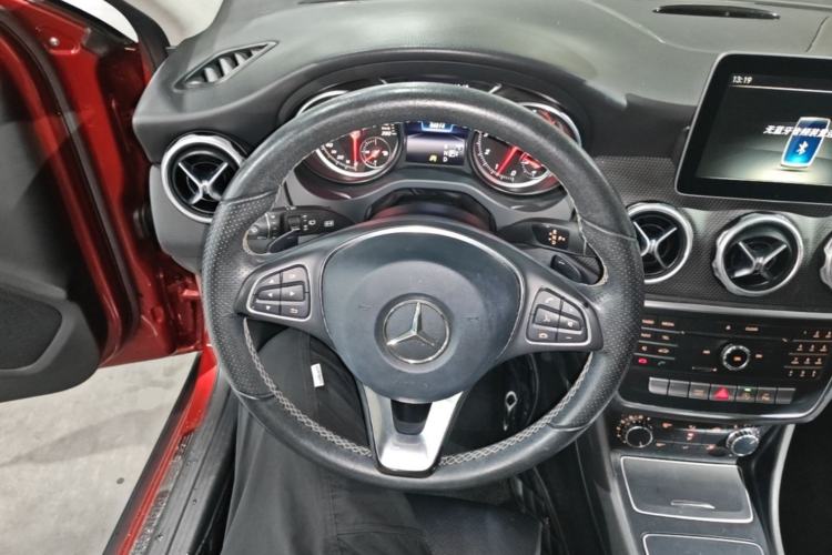 Used Mercedes-Benz GLA 2017 GLA 200 Sport Edition Steering Wheel