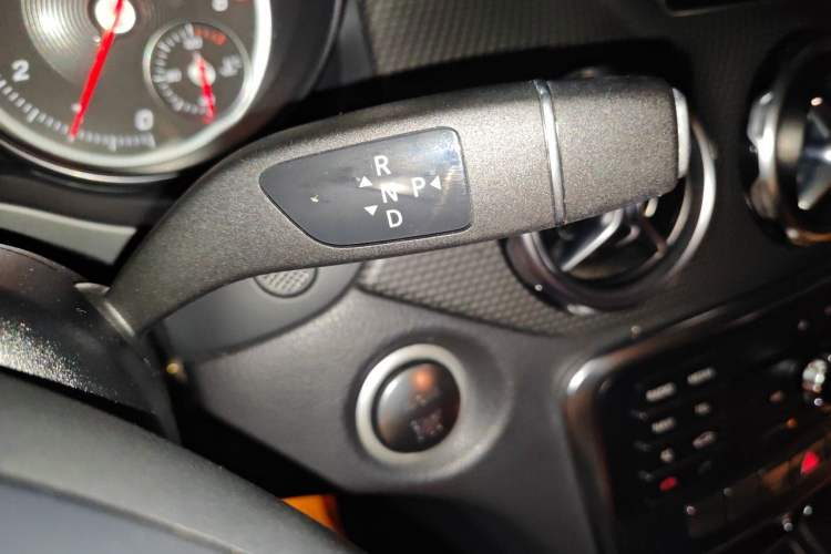 Used Mercedes-Benz GLA 2017 GLA 200 Fashion Model Gear Lever