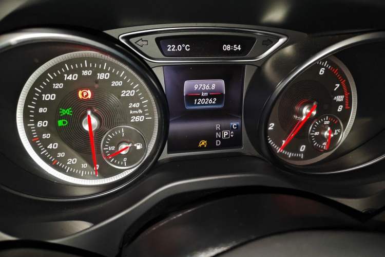 Used Mercedes-Benz GLA 2017 GLA 200 Fashion Model Odometer Close Up