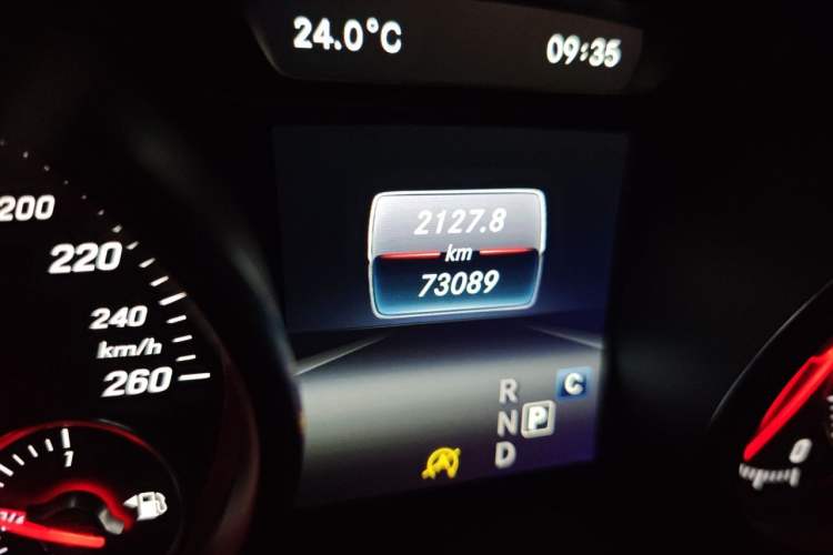 Used Mercedes-Benz GLA 2017 GLA 200 Sport Edition Odometer Close Up
