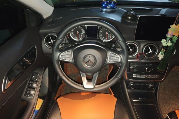 Used Mercedes-Benz GLA 2017 GLA 200 Sport Edition Steering Wheel