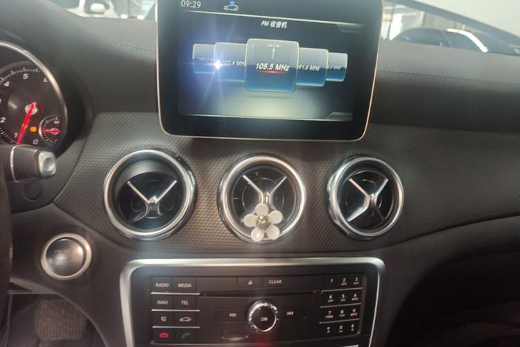Used Mercedes-Benz GLA 2017 GLA 220 4MATIC Fashion Model Audio And AC Panel